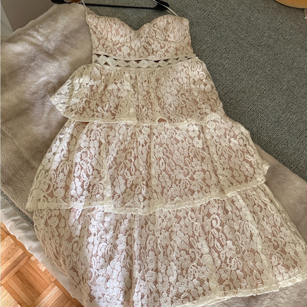 Lulu's Cream Lace Tiered Strapless Dress